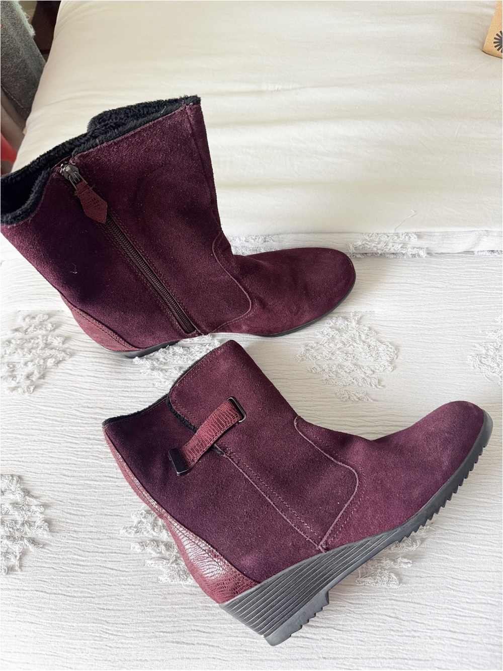 Sporto burgundy wine side fur lined wedge ankle water resistant boots size 9